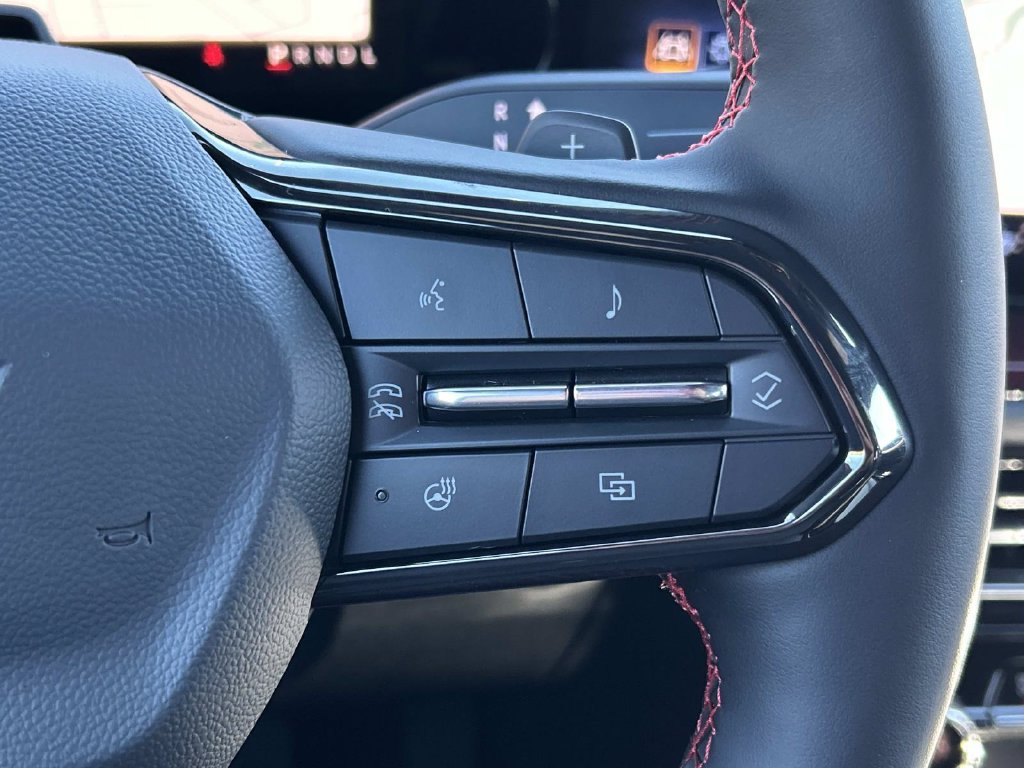 New 2027 Chevrolet Traverse RS FWD image 31