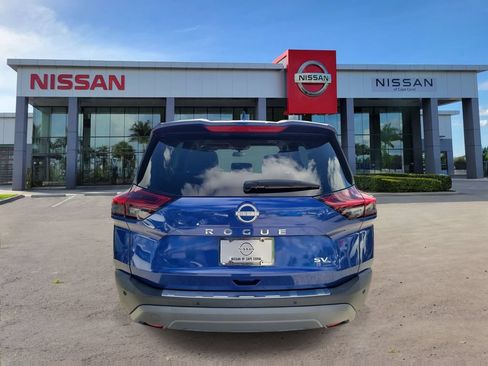 Used 2023 Nissan Rogue SV w/ SV Premium Package FWD image 3