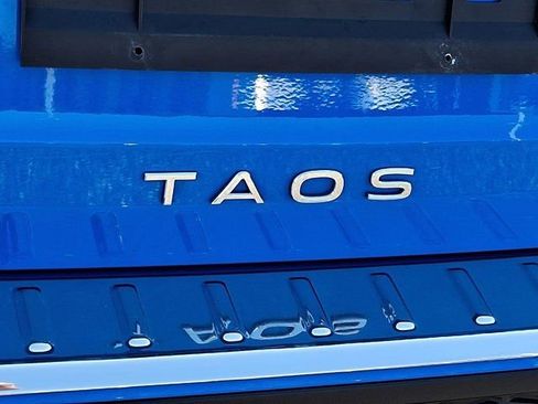Certified 2023 Volkswagen Taos SE w/ Panoramic Sunroof Package AWD/4WD image 36