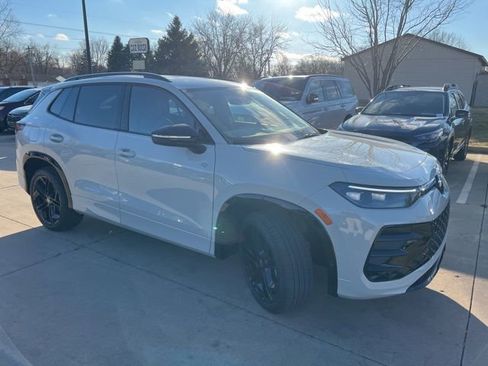New 2026 Volkswagen Tiguan SE R-Line AWD/4WD image 1