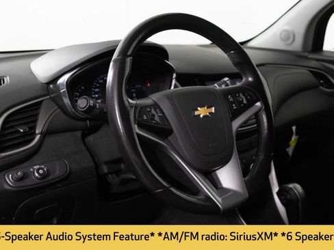 Used 2019 Chevrolet Trax LT w/ LT Convenience Package image 5