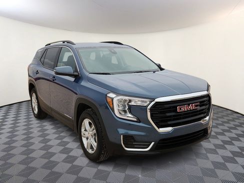 Used 2024 GMC Terrain SLE w/ Driver Convenience Package FWD image 6