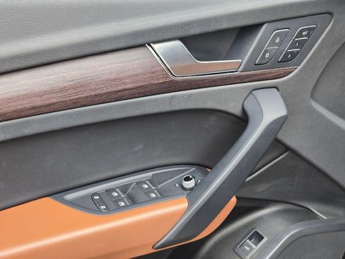 Used 2022 Audi Q5 2.0T Premium w/ Convenience Package image 11