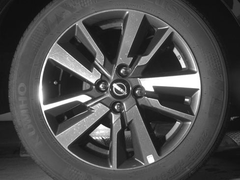 Used 2025 Nissan Versa SV FWD image 12