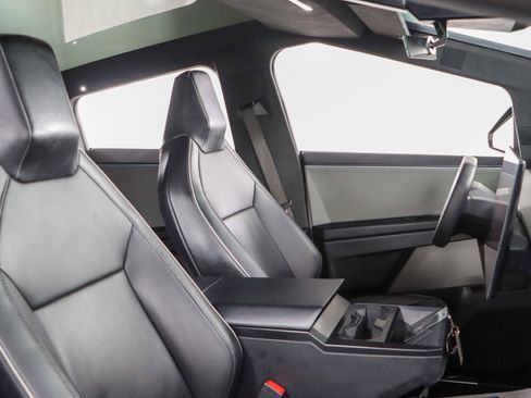 Used 2024 Tesla Cybertruck AWD Crew Cab image 24