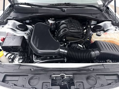 Used 2023 Chrysler 300 Touring RWD image 8