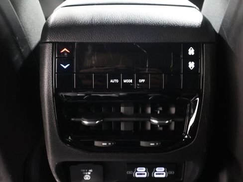 Used 2021 Jeep Grand Cherokee L Laredo image 16