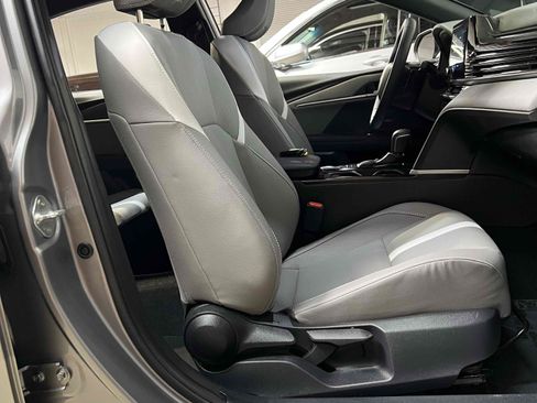 Used 2025 Toyota Camry SE w/ Convenience Package FWD image 30
