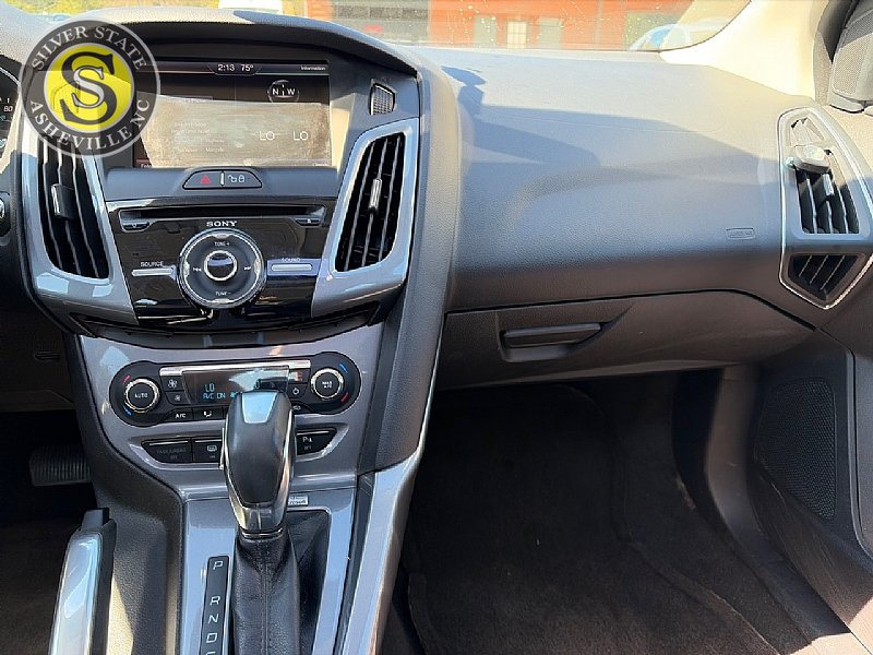 Used 2013 Ford Focus Titanium w/ Titanium Handling Pkg FWD image 23