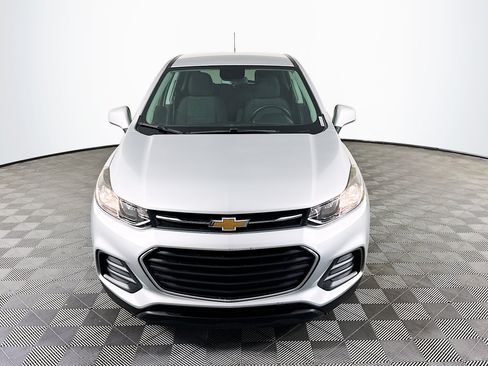 Used 2022 Chevrolet Trax LS w/ Tint and Cruise Package FWD image 2