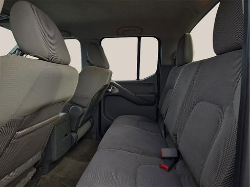 Used 2012 Nissan Frontier SV image 9