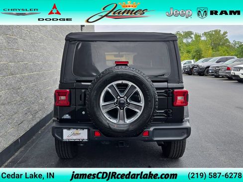 Used 2020 Jeep Wrangler Unlimited Sahara AWD/4WD image 4