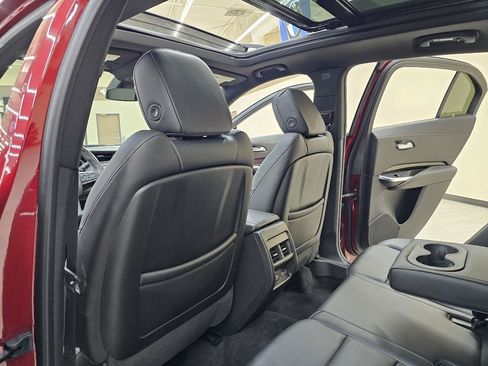 Used 2019 Cadillac XT4 Sport w/ Cold Weather Package FWD image 26