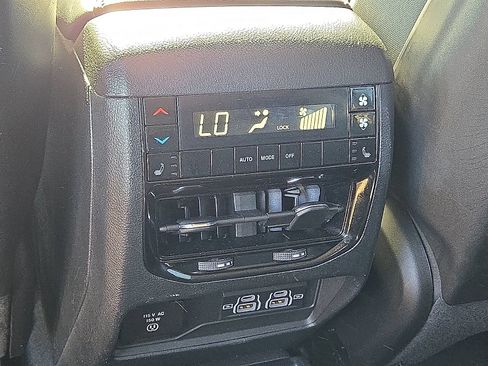 Used 2023 Jeep Grand Cherokee L Limited AWD/4WD image 18