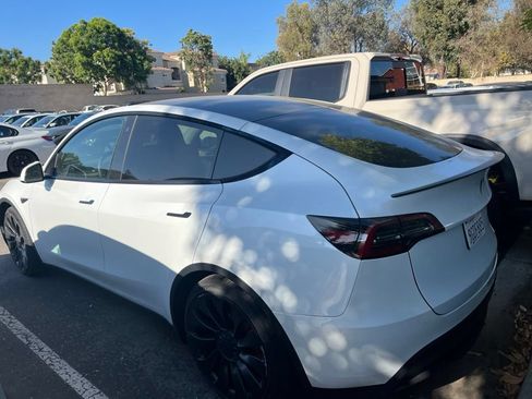 Used 2023 Tesla Model Y Performance AWD/4WD image 4