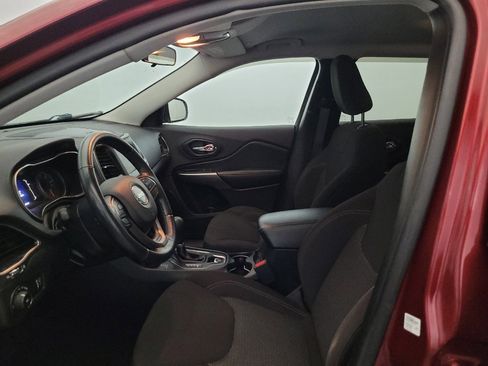 Used 2019 Jeep Cherokee Latitude w/ Cold Weather Group AWD/4WD image 17