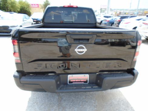 Used 2022 Nissan Frontier S w/ Technology Package AWD/4WD image 6