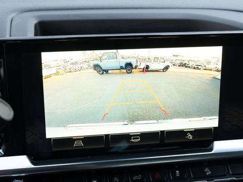 Used 2024 GMC Sierra 1500 SLE w/ Preferred Package image 8