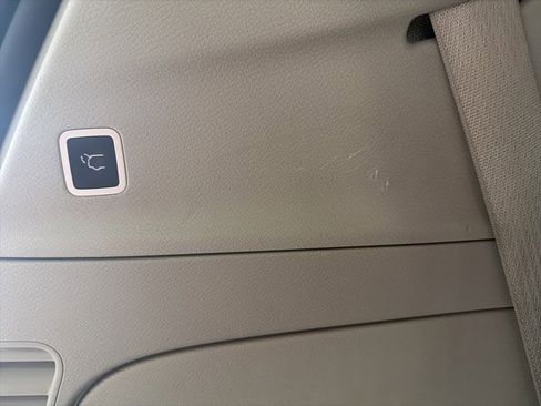 Used 2020 Chrysler Pacifica Touring-L image 12