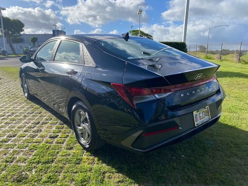 Certified 2025 Hyundai Elantra SE FWD image 5