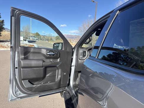 Used 2022 GMC Sierra 1500 AT4 w/ AT4 Preferred Package image 9