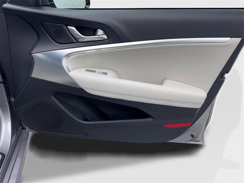 Used 2025 Genesis G70 2.5T image 48