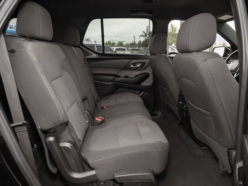 Used 2023 Chevrolet Traverse LT FWD image 41