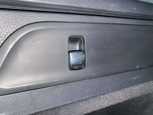 Used 2017 Mercedes-Benz GLC 300 4MATIC image 92