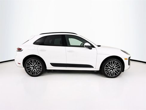 Used 2025 Porsche Macan image 8