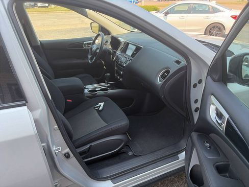 Used 2017 Nissan Pathfinder SV FWD image 6