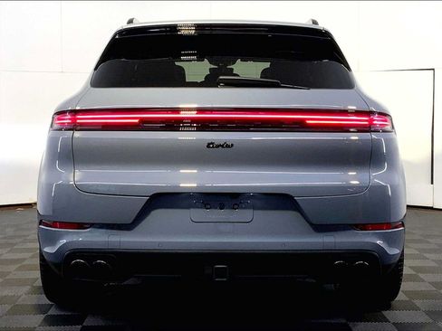Certified 2025 Porsche Cayenne Turbo AWD/4WD image 6