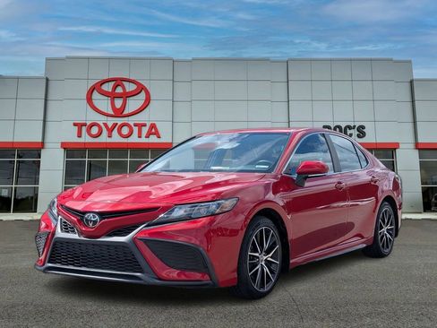 Used 2023 Toyota Camry SE w/ Convenience Package image 1