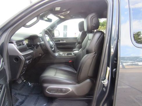 Used 2024 Jeep Wagoneer Series II w/ Flexible Seating Group RWD image 15