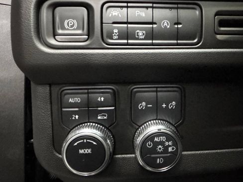 Used 2023 GMC Yukon SLT w/ SLT Premium Package AWD/4WD image 21