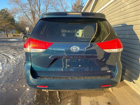Used 2012 Toyota Sienna LE image 24