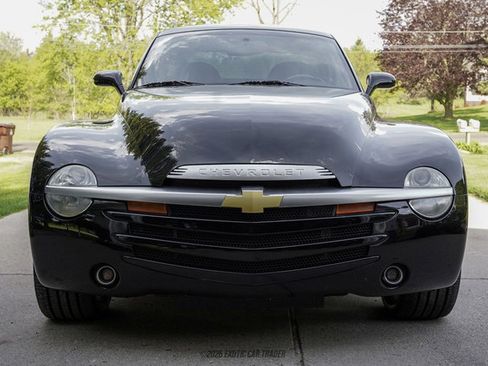 Used 2005 Chevrolet SSR w/ Preferred Equipment Group RWD image 15