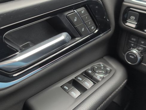 Used 2025 GMC Yukon Denali AWD/4WD image 15