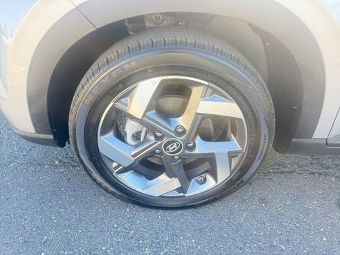 Used 2025 Hyundai Venue SEL image 32