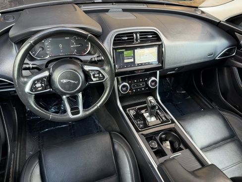 Used 2020 Jaguar XE S image 25