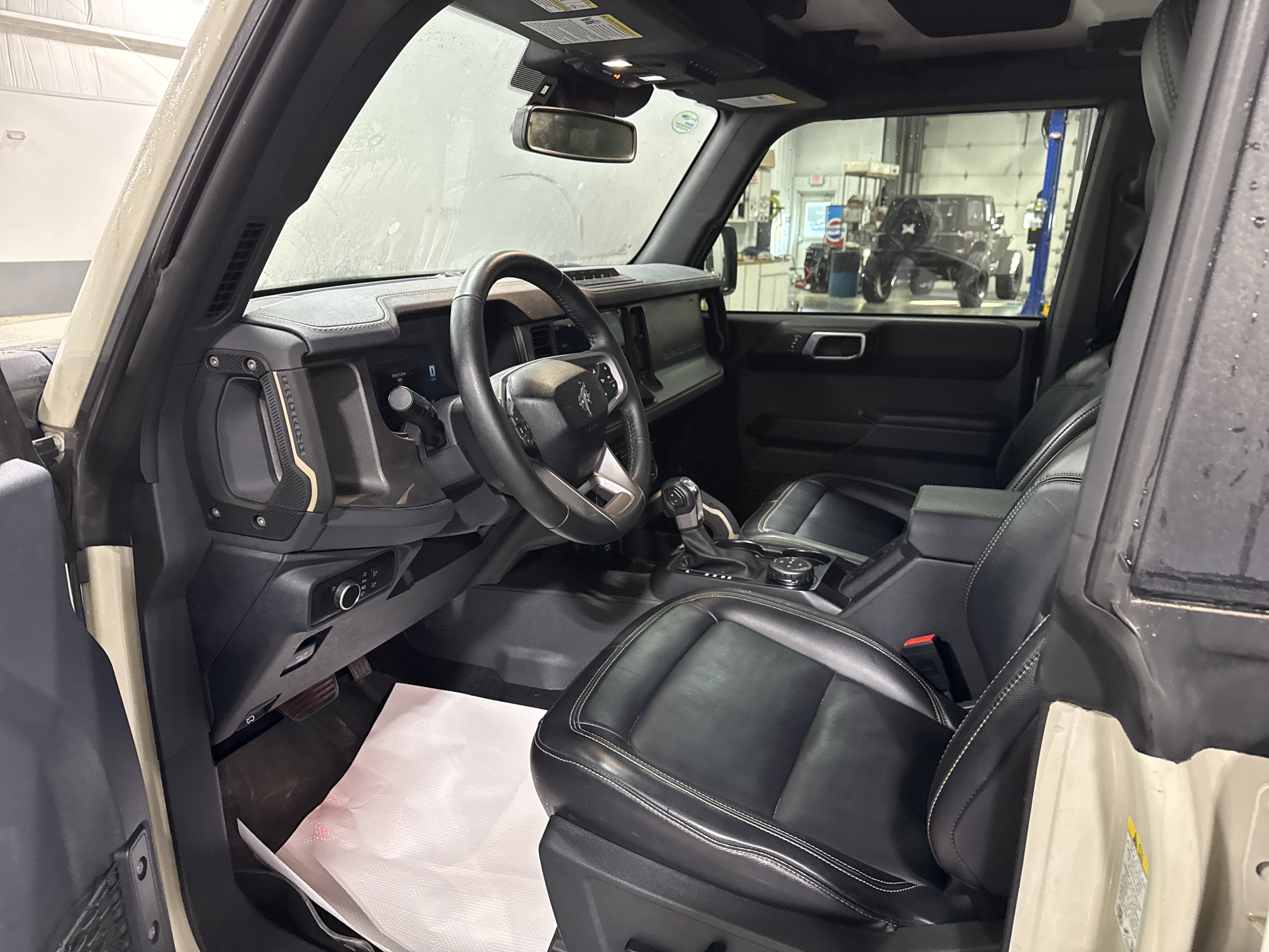 Used 2025 Ford Bronco Badlands w/ Sasquatch Package AWD/4WD image 7