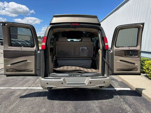 Used 2015 Chevrolet Express 2500 Extended Van 3D image 8