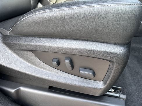 Used 2020 Chevrolet Suburban LT image 31