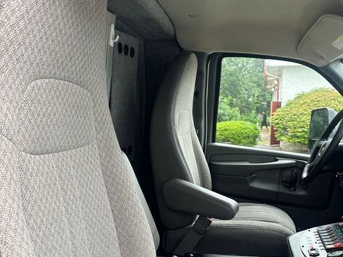 Used 2011 Chevrolet Express 4500 w/ Ambulance Package RWD image 44