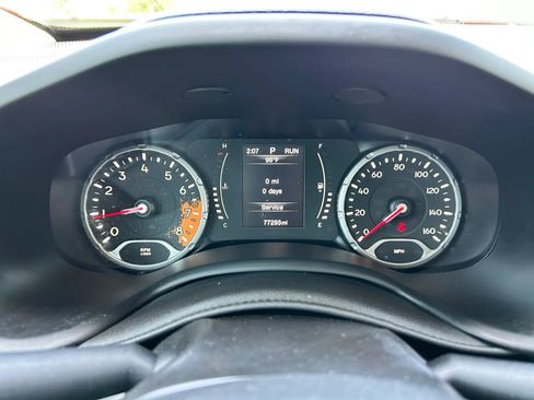 Used 2015 Jeep Renegade Latitude w/ Popular Equipment Group FWD image 16