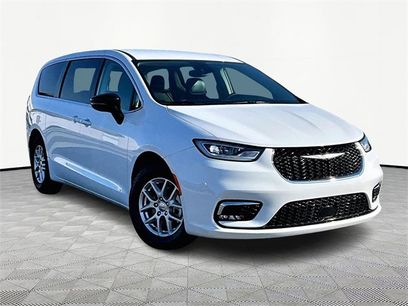 Used 2024 Chrysler Pacifica Touring-L