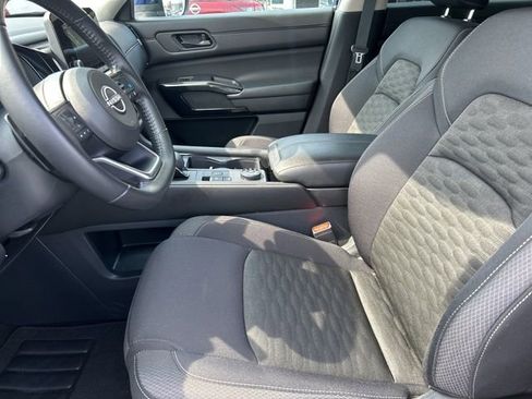 Used 2024 Nissan Pathfinder SV image 24