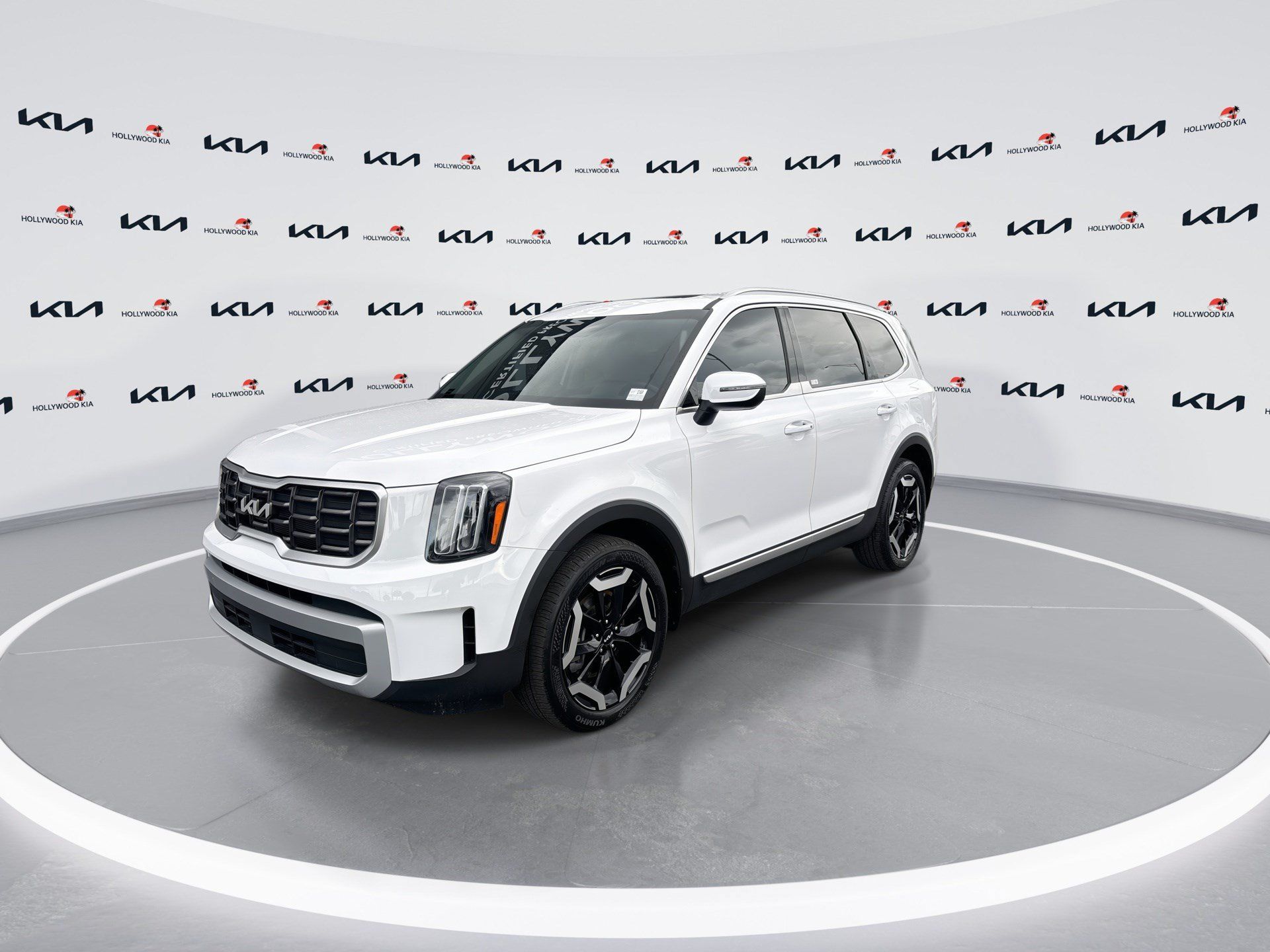 Used 2025 Kia Telluride S FWD image 4