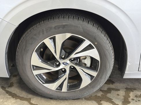 Used 2025 Subaru Legacy Premium AWD/4WD image 9