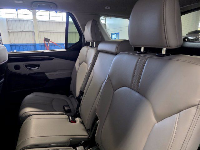 Used 2024 Honda Pilot Touring image 19