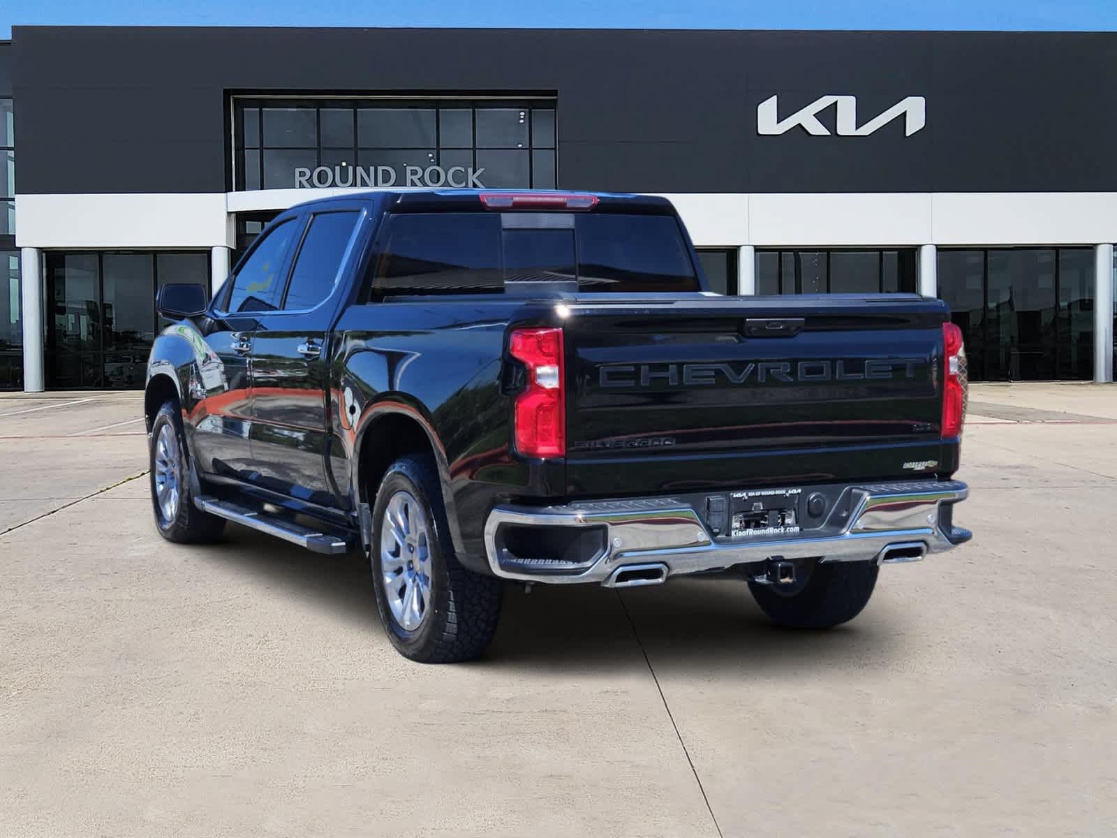 Used 2025 Chevrolet Silverado 1500 LTZ w/ Z71 Off-Road Package AWD/4WD image 4